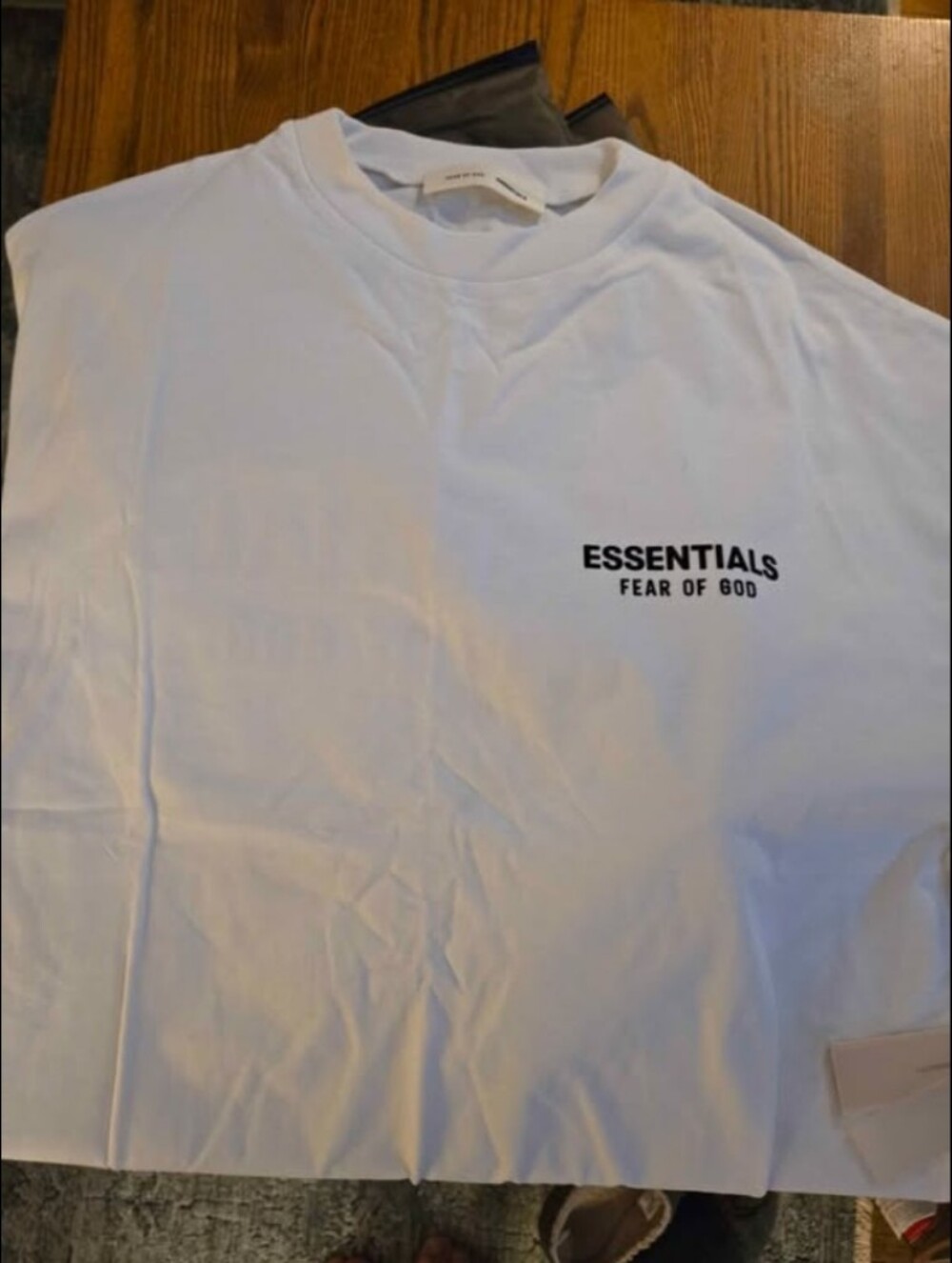 Medium Essential Fear of god white New w/tags
